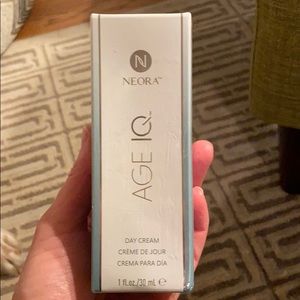 Neora Age IQ Day Cream New & Sealed!